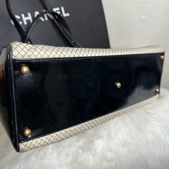 💯Authentic Chanel Cream & Black Patent Leather & Knit Quilted Bowler Bag🍀 - Picture 9 of 17